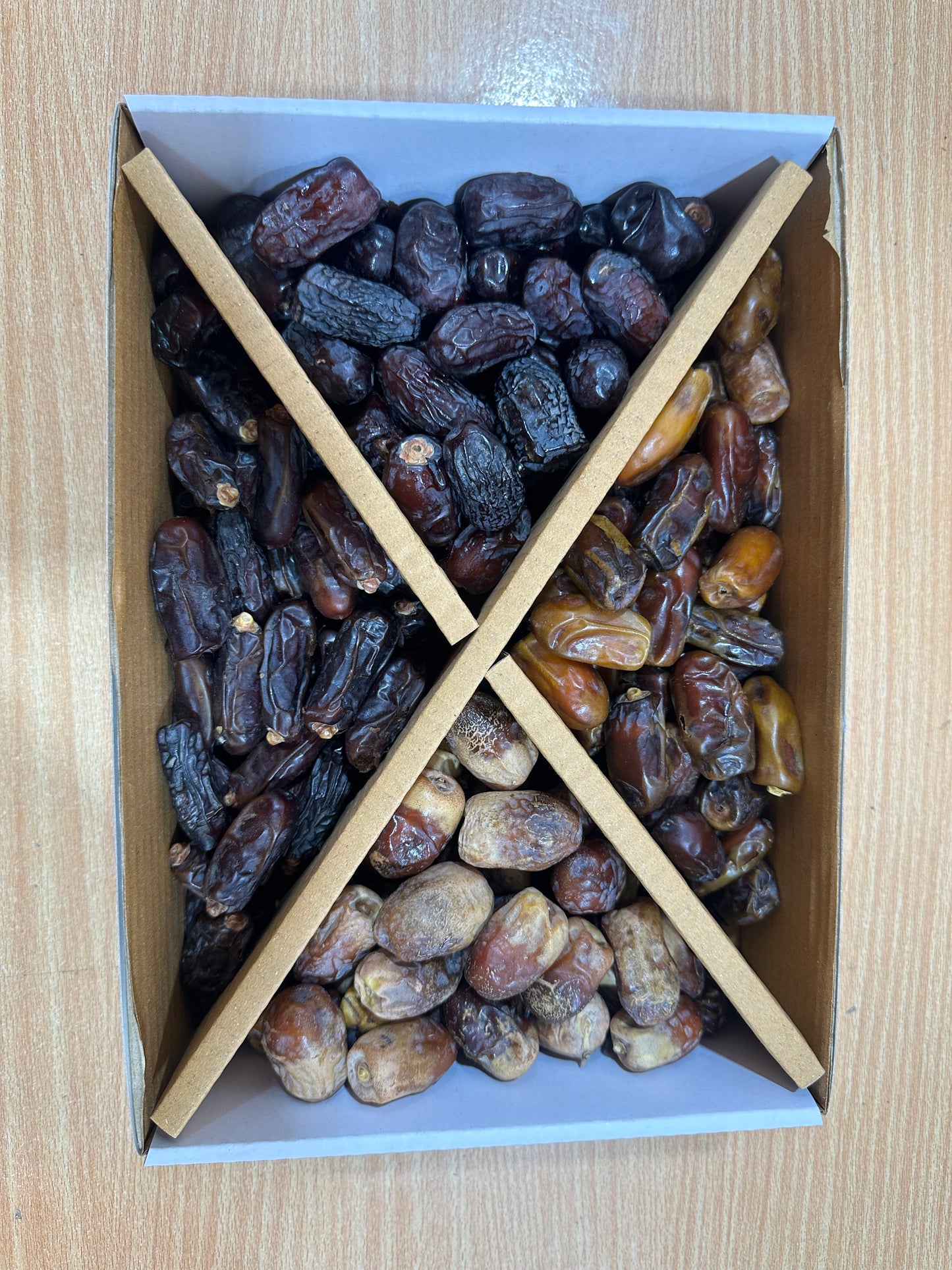 2KG Premium Mix Dates Box – 4 Varieties | Free Delivery | Rs. 2,250